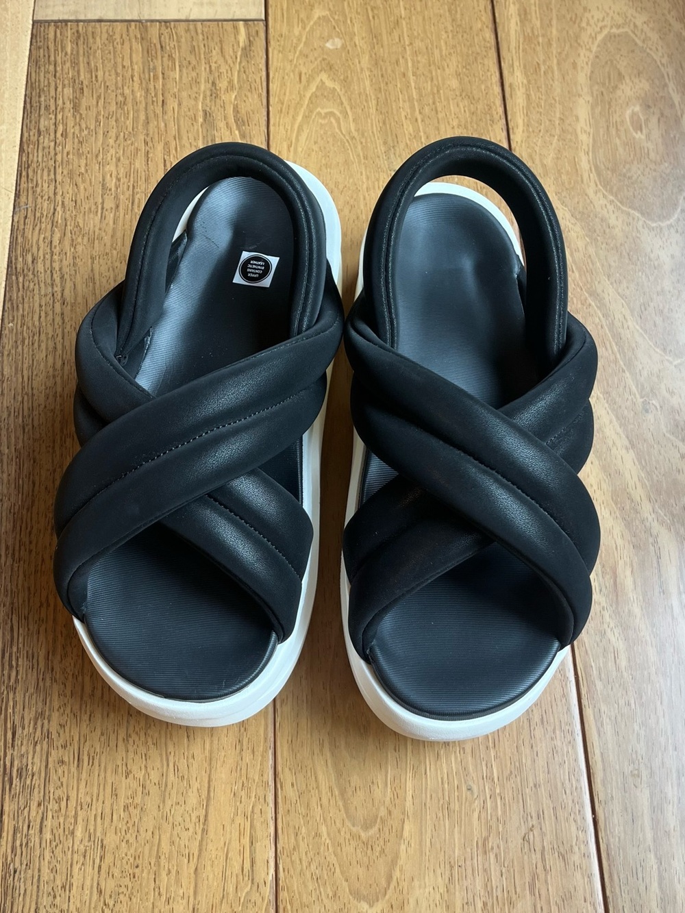 NWOB Nike Air Max Isla Women's Sandals Size 8 Black